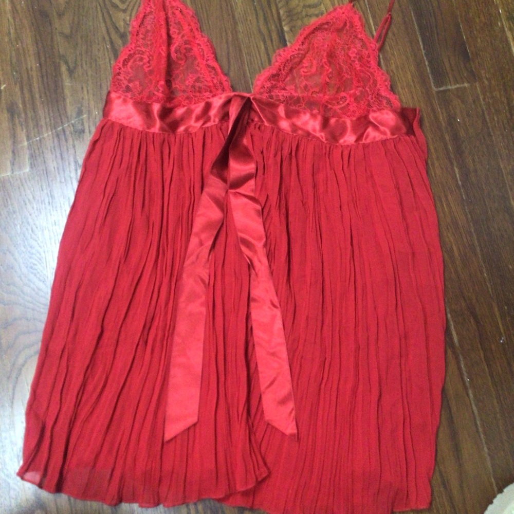 Victoria’s Secret Red Accordion Pleated Babydoll Chemise Ribbon Bow Lace
